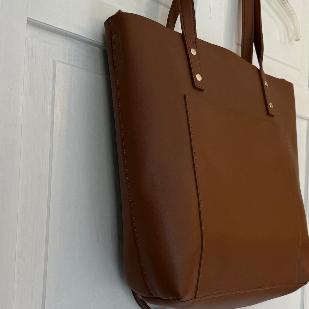 Henny + Lev Vegan Leather Everyday 2 in 1 Tote Bag in Cognac - Picture 7 of 11